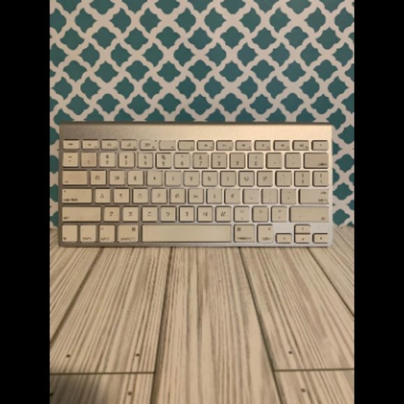 Apple Magic Wireless Keyboard Model 1314 - Picture 1 of 2